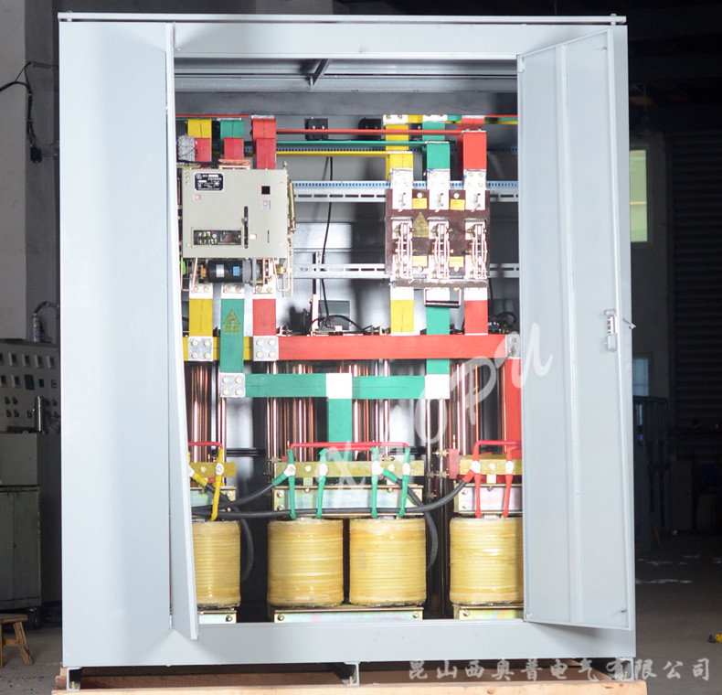 SBW-600KVA三相全自動(dòng)補(bǔ)償式大功率電力柱式穩(wěn)壓器柜